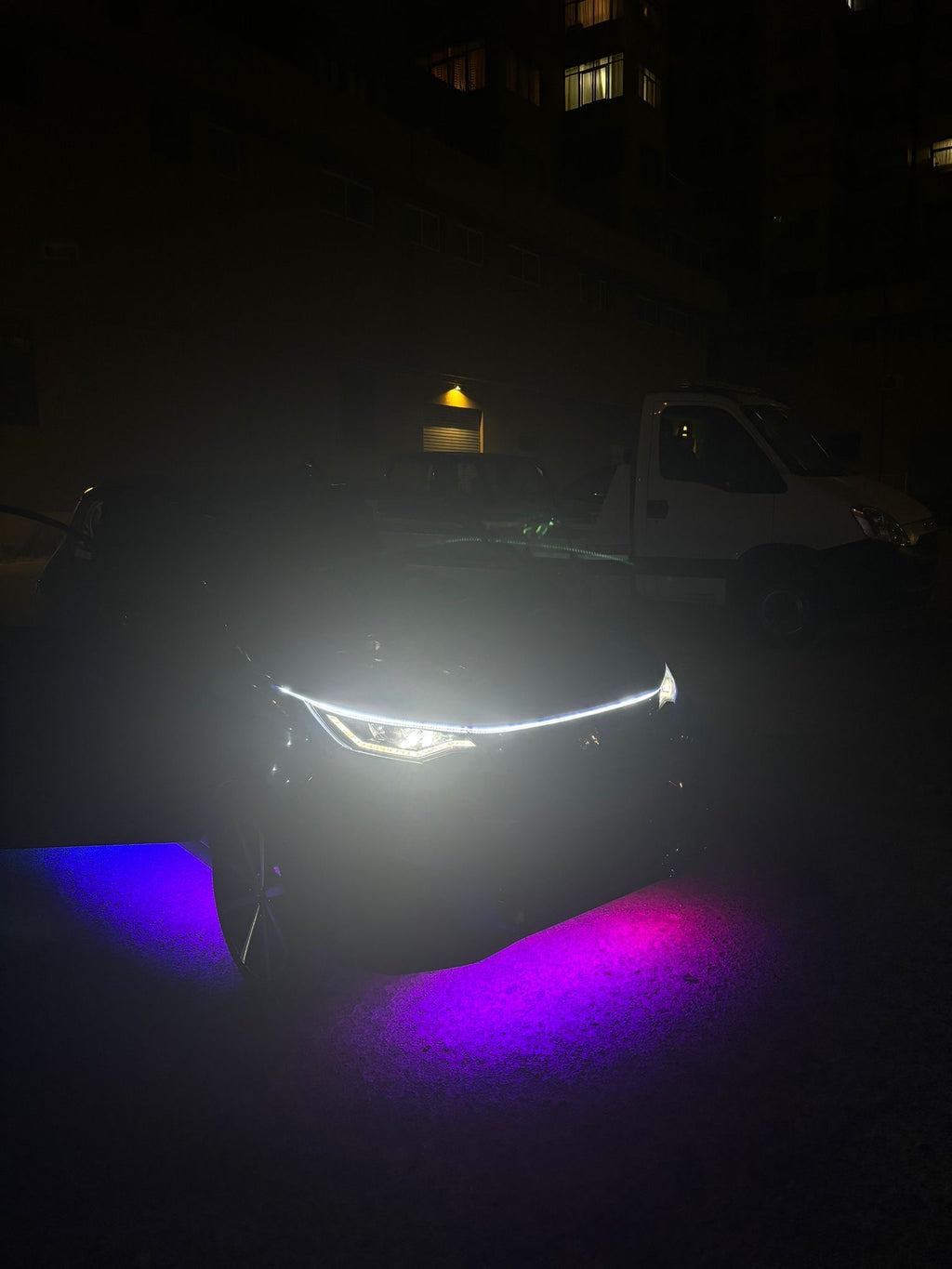 Neon Sotto Scocca Auto Universali RGB Telecomandati dall'APP Giochi Di Colore Multicolor Atmosferma Ambientale Auto