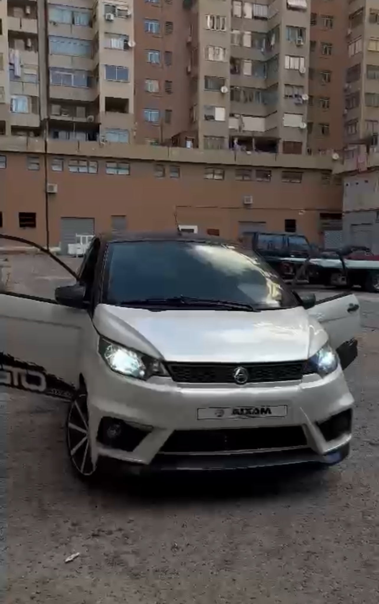 2x Lampadina Stile "Angel Eyes" MotoLed H4 LED Bianco-Viola per Aixam 50 (2018-2023) - Luci Moderni e Ad Alta Prestazione