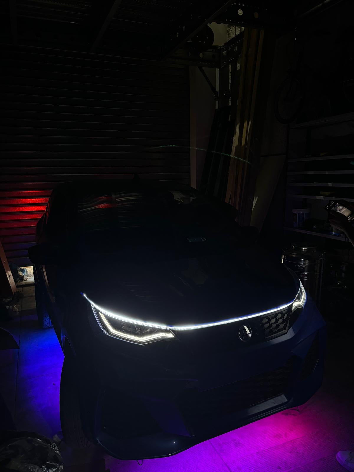 Neon Sotto Scocca Auto Universali RGB Telecomandati dall'APP Giochi Di Colore Multicolor Atmosferma Ambientale Auto